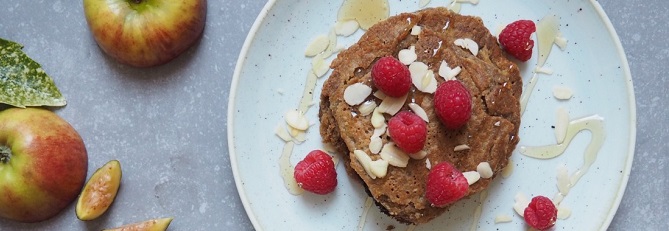 Cinnamon Spiced Pancakes With Maple Syrup